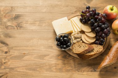 aperatifler için şarap: peynir, Kuru üzüm, baget