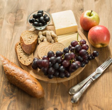 aperatifler için şarap: peynir, Kuru üzüm, baget