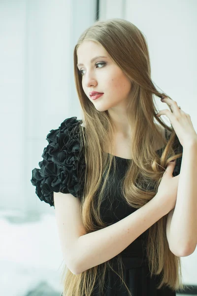 Portrait of beautiful young girl in dress — Stock Photo, Image