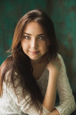 Photostudio iç genç bayan portresi