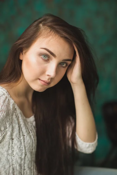 Portrait of young lady in photostudio interior — Stock Photo, Image