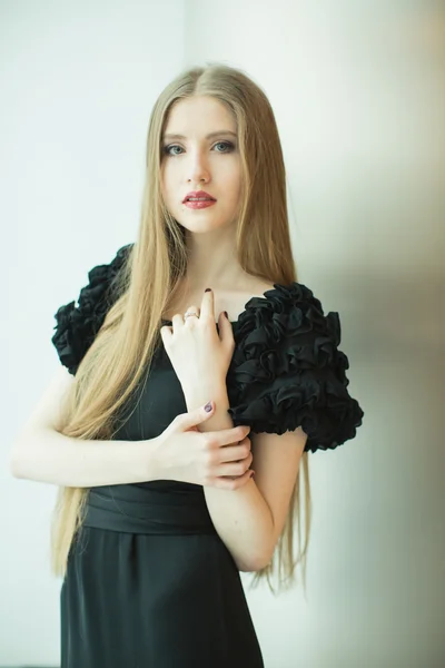 Retrato de menina com cabelo comprido — Fotografia de Stock