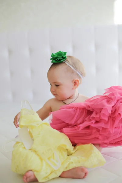 Little girl choose dress — Stock Photo, Image