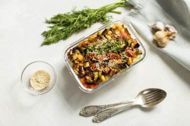 sebze ile pişmiş makarna