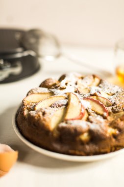 Elmalı tart tatlı yemeye hazır ev yapımı