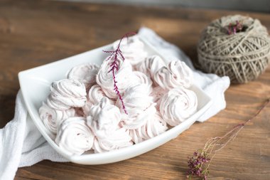 Ev yapımı çilekli zephyr