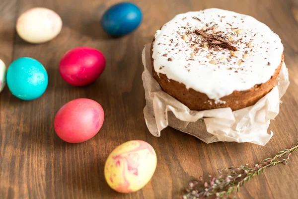 Easter cake with colored eggs — Stock Photo, Image