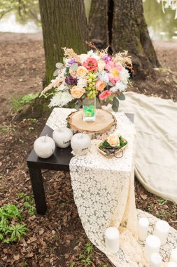 Boho stil süs düğün: çiçek kompozisyon