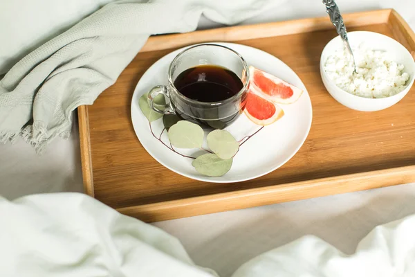 Healthy breakfast in bed , cheese, coffee and grapefruit — Stock Photo, Image