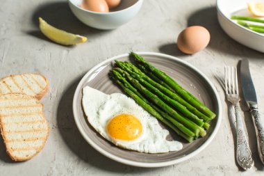 ceviz ile yeşil kuşkonmaz