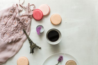 Fransız Kahvaltı, bademli kurabiye ve kahve