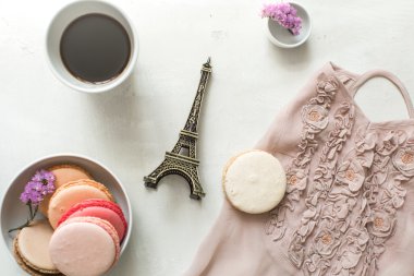 Fransız Kahvaltı, bademli kurabiye ve kahve