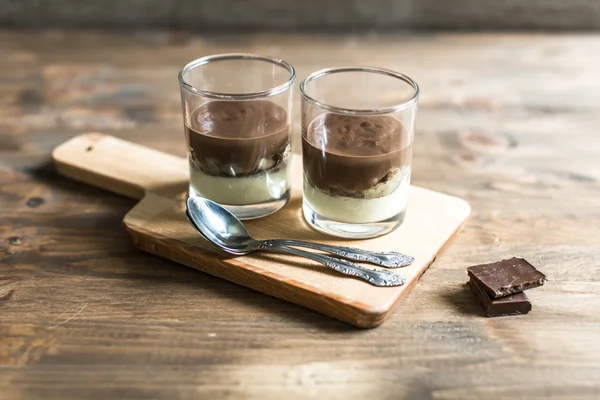 Třívrstvá pěna dezert: čokoláda, banán a vanilka — Stock fotografie