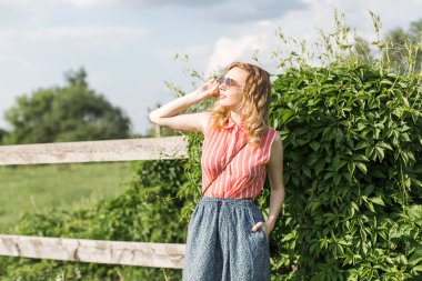 kırsal tatil mutlu genç kız