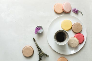 romantik kahvaltı paris, macarons ve kahve