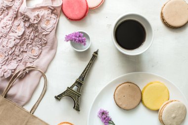 romantik kahvaltı paris, macarons ve kahve