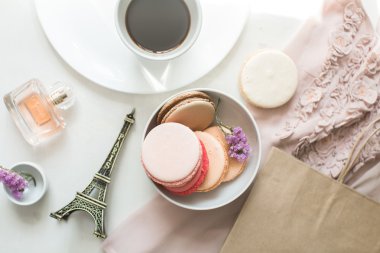 Fransız Kahvaltı, bademli kurabiye ve kahve