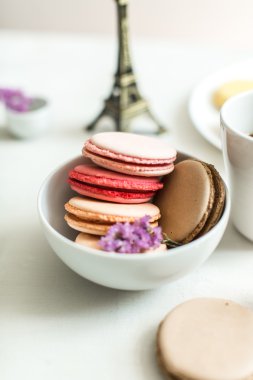 Fransız Kahvaltı, bademli kurabiye ve kahve