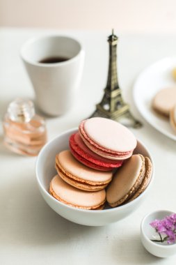 Fransız Kahvaltı, bademli kurabiye ve kahve