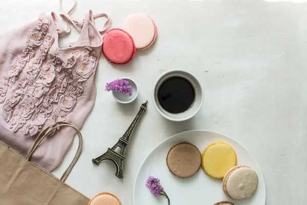 romantik kahvaltı paris, macarons ve kahve