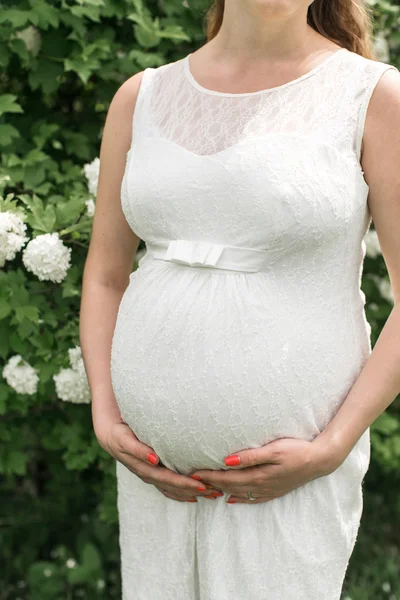 Burta femeii gravide — Fotografie, imagine de stoc
