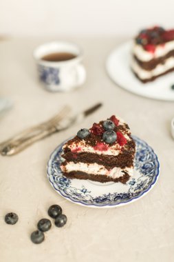 Çilek ile çikolatalı kek