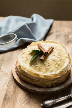 Shrovetide için tatlı lor kremalı pasta