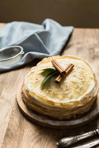 Shrovetide için tatlı lor kremalı pasta