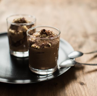 Vegan çikolata mousse tofu bir cam den