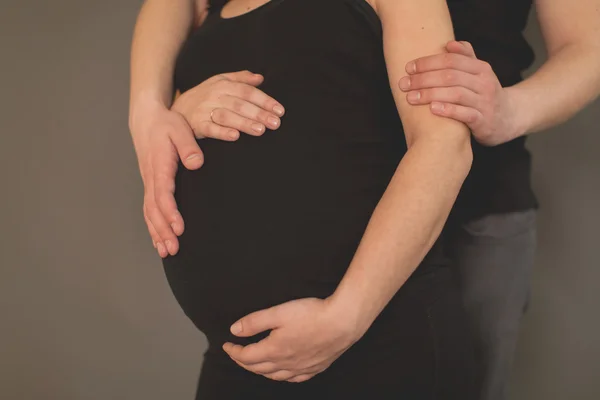 O femeie însărcinată așteaptă un miracol — Fotografie, imagine de stoc