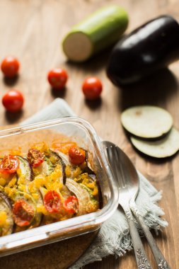 Sebze ve otlar ile geleneksel Fransız ratatouille