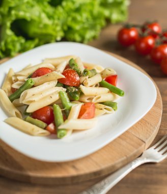 İtalyan makarnası ve sebze