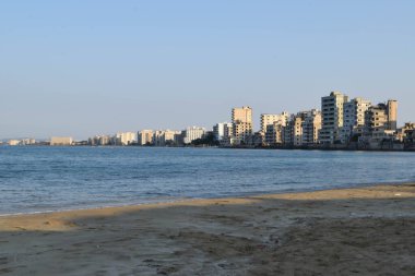 Terk edilmiş otel ve evler Varosha, Famagusta, Kıbrıs