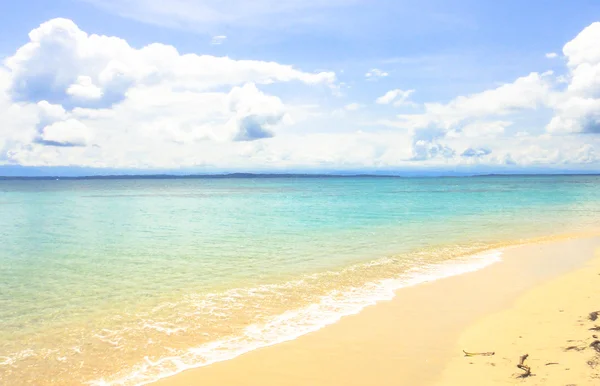 Zapatilla island and clouds — Stock Photo, Image