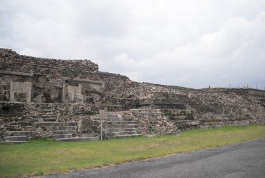 Teotihuacan. Küçük piramit