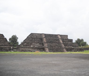 Teotihuacan. Küçük piramit