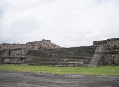 Teotihuacan. Küçük piramit