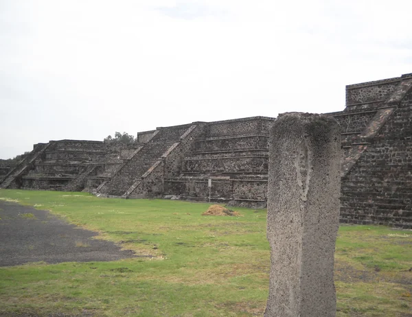 Teotihuacán. Pequeñas pirámides — Foto de Stock