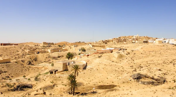 Villaggio di Tamezre nel Sahara Foto Stock
