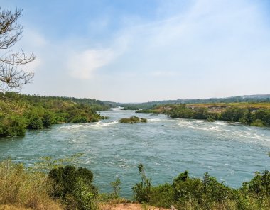 Victoria Nil Nehri rapids üzerinde görüntüleyin. Jinja, Uganda.