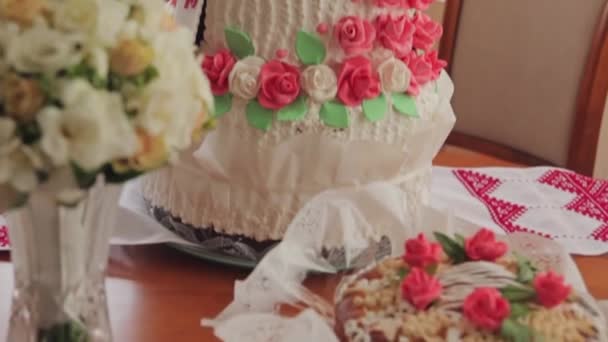 Bouquet da sposa, torta e pane — Video Stock