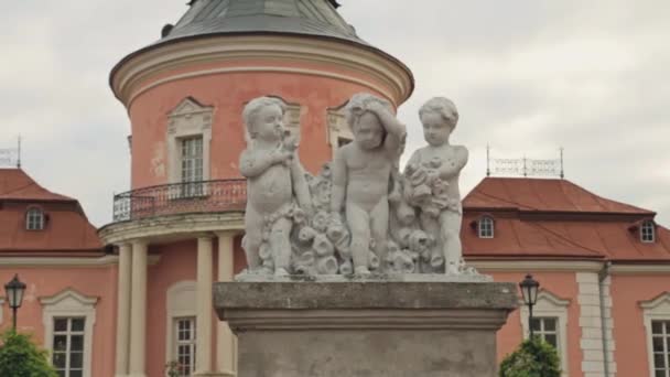 Estatua en el castillo de Zolochiv — Vídeos de Stock