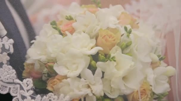 La sposa tiene un mazzo nuziale — Video Stock