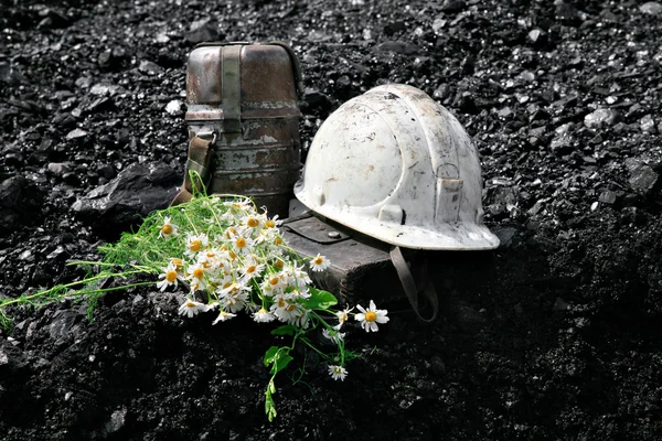 煤和头盔 — 图库照片