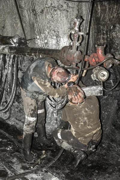 Górnik w kopalni — Zdjęcie stockowe