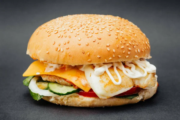 Hamburguesa Jugosa Con Relleno Queso Carne —  Fotos de Stock