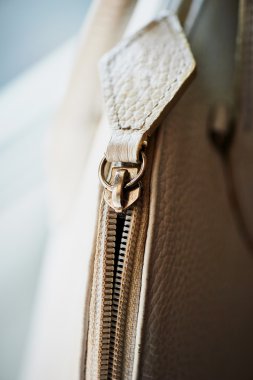 Doku çanta. Yıldırım ve deri çanta