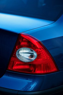 Araba kırmızı kuyruk ışığı. Ayrıntı