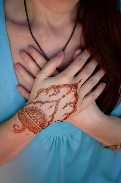 Hand yoga with brown henna mehendi. Harmony — Stock Photo, Image