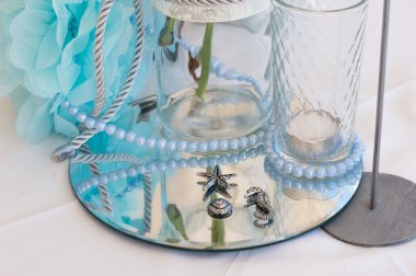 bir deniz teması beyaz mavi düğün dekorasyon.